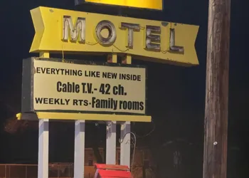 Sunset Motel hotel thumbnail 2