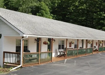 Maple Leaf Motel hotel thumbnail 2