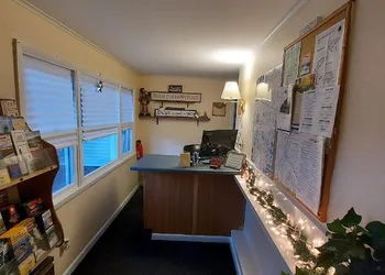 Maple Leaf Motel hotel thumbnail 4