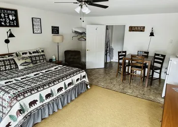 Maple Leaf Motel hotel thumbnail 8