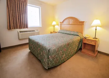 Urbana Inn & Suites hotel thumbnail 7