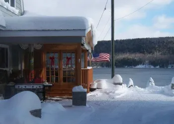 Cobblescote on the Lake hotel thumbnail 2