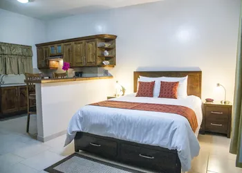 Bugambilias Suites hotel thumbnail 4