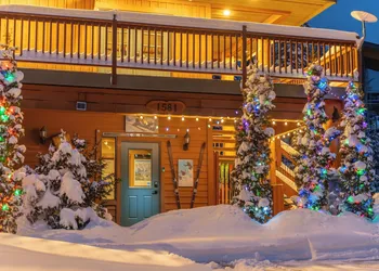Vagabond Lodge at Kicking Horse Resort hotel thumbnail 4