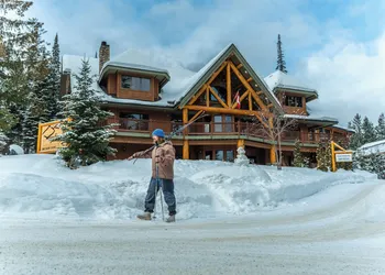 Vagabond Lodge at Kicking Horse Resort hotel thumbnail 5
