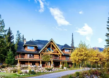 Vagabond Lodge at Kicking Horse Resort hotel thumbnail 7