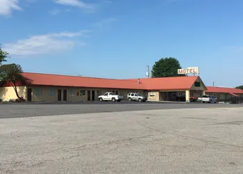 McCaig Motel hotel thumbnail 3