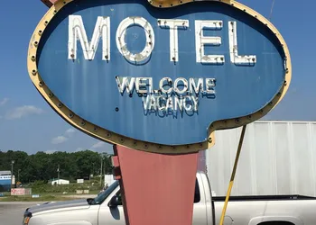 McCaig Motel hotel thumbnail 4