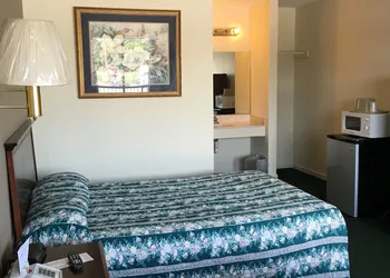 McCaig Motel hotel thumbnail 6