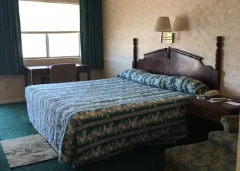 McCaig Motel hotel thumbnail 8