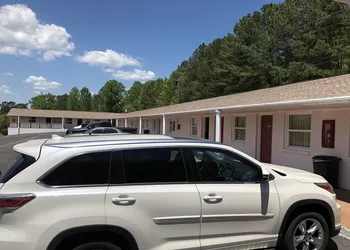 Budget Inn hotel thumbnail 2