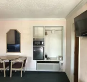 Budget Inn hotel detail image 7