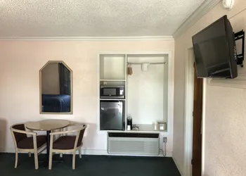 Budget Inn hotel thumbnail 7