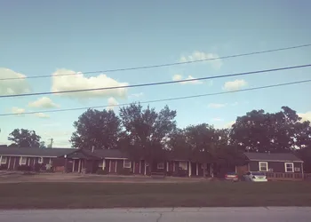 Headwaters Motel hotel thumbnail 2
