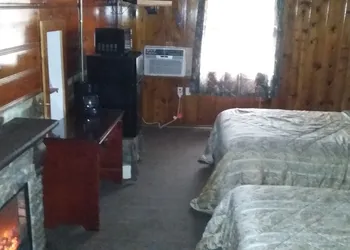 Headwaters Motel hotel thumbnail 4