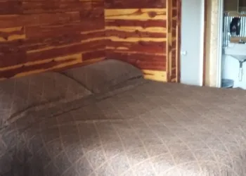 Headwaters Motel hotel thumbnail 5