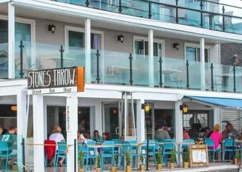 Stones Throw hotel thumbnail 2