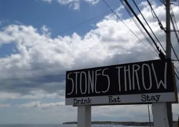 Stones Throw hotel thumbnail 4
