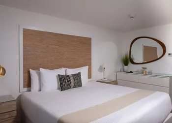 Stones Throw hotel thumbnail 6