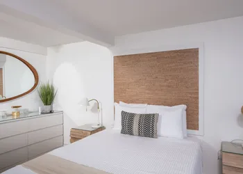 Stones Throw hotel thumbnail 7