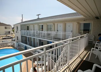 Luna Mar Motel hotel thumbnail 3
