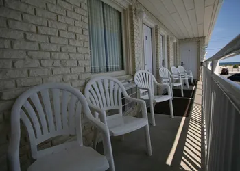 Luna Mar Motel hotel thumbnail 4