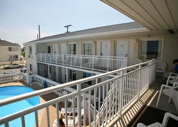Luna Mar Motel hotel thumbnail 3