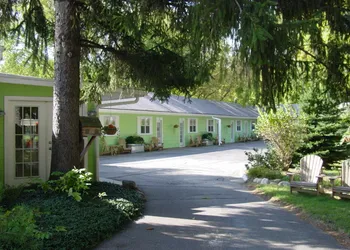 The Pines Motorlodge hotel thumbnail 2