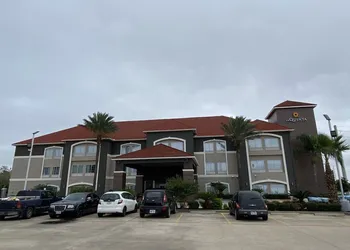 Quality Inn and Suites hotel thumbnail 2
