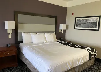 Quality Inn and Suites hotel thumbnail 7