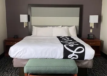 Quality Inn and Suites hotel thumbnail 8