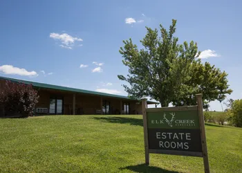 Elk Creek Lodging hotel thumbnail 2