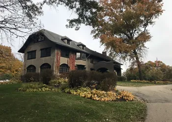 Four Mounds Inn hotel thumbnail 2