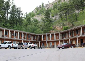 Deadwood Station Bunkhouse hotel thumbnail 2