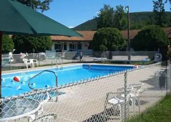 Moose Brook Motel hotel thumbnail 7