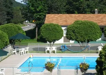 Moose Brook Motel hotel thumbnail 8