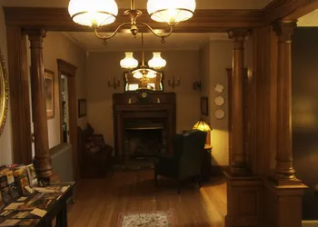 The Lion and the Rose B&B hotel thumbnail 5