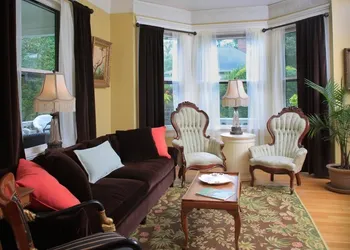 The Lion and the Rose B&B hotel thumbnail 8