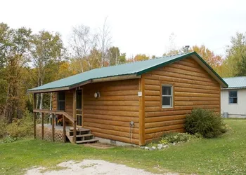 Hilltop Cabins and Motel hotel thumbnail 2