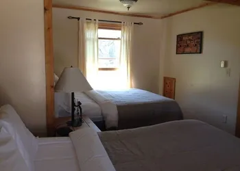 Hilltop Cabins and Motel hotel thumbnail 6