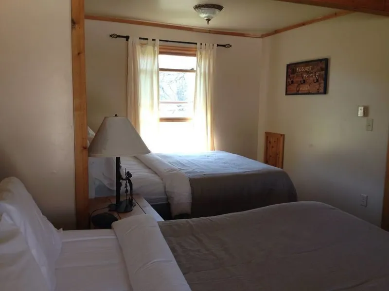Hilltop Cabins and Motel hotel detail image 6