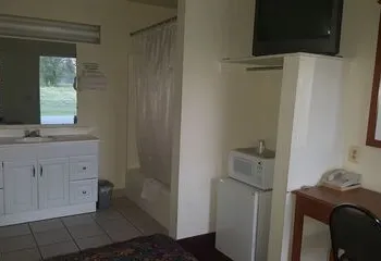 American Inn hotel thumbnail 2