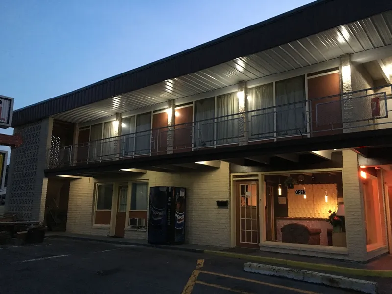 Breezwood Motel hotel detail image 6