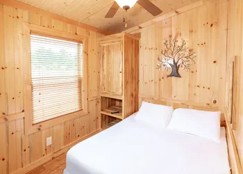 Sun Retreats Gun Lake hotel thumbnail 4