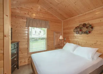 Sun Retreats Gun Lake hotel thumbnail 5