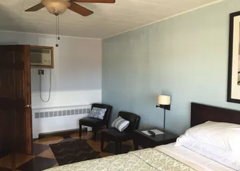 Powhatan Motel hotel thumbnail 6