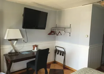 Powhatan Motel hotel thumbnail 8