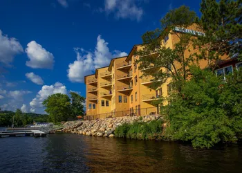 Natura Vue Resort & Boathouse hotel thumbnail 3