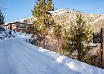 Cascade Valley Inn hotel thumbnail 6