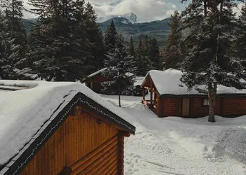 Castle Mountain Chalets hotel thumbnail 4
